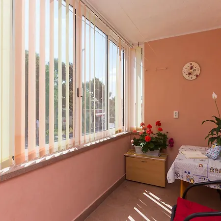 Apartment Lolo - Two Bedroom With Loggia And Street View *