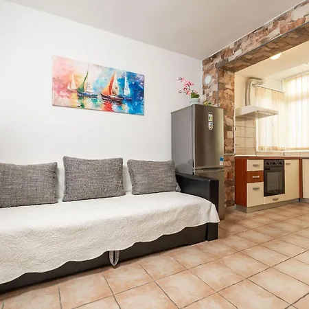 Apartment Lolo - Two Bedroom With Loggia And Street View