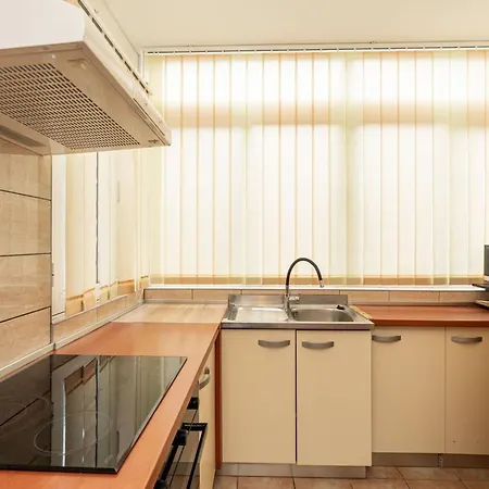 Lolo - Two Bedroom With Loggia And Street View