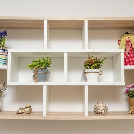 Lolo - Two Bedroom With Loggia And Street View Apartment *