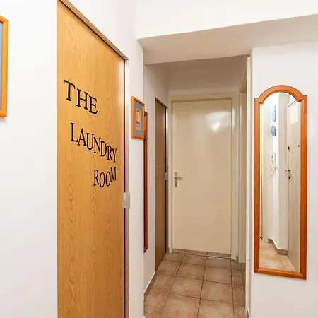 Lolo - Two Bedroom With Loggia And Street View *