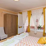 Apartament Lolo - Two Bedroom With Loggia And Street View