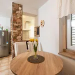 Lolo - Two Bedroom With Loggia And Street View * Dubrownik