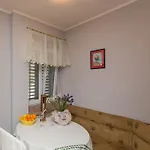 Lolo - Two Bedroom With Loggia And Street View * Dubrownik