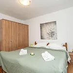 Lolo - Two Bedroom With Loggia And Street View Apartament *