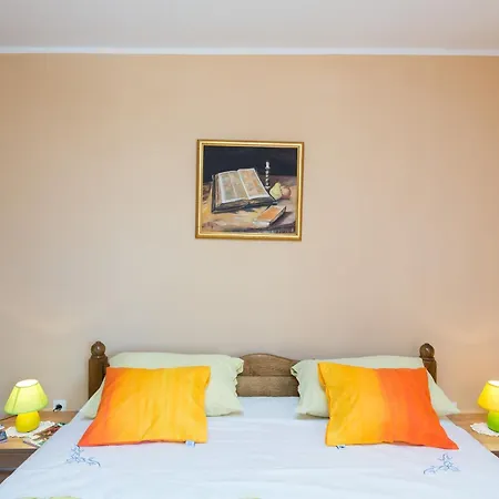 Lolo - Two Bedroom With Loggia And Street View Lejlighed *
