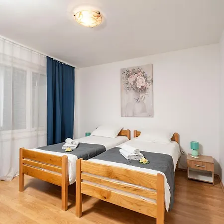 Lolo - Two Bedroom With Loggia And Street View Dubrownik