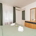 Lolo - Two Bedroom With Loggia And Street View