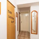 Lolo - Two Bedroom With Loggia And Street View *