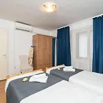 Lolo - Two Bedroom With Loggia And Street View * Dubrovnik