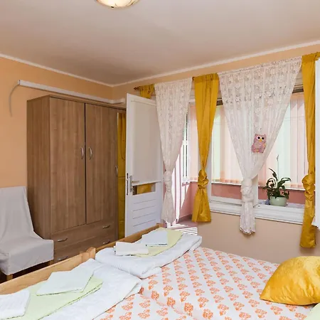 Apartament Lolo - Two Bedroom With Loggia And Street View
