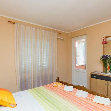 Lolo - Two Bedroom With Loggia And Street View Apartment *
