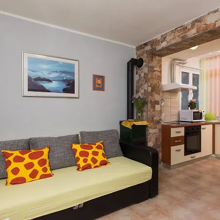 Apartment Lolo - Two Bedroom With Loggia And Street View *