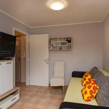 Lolo - Two Bedroom With Loggia And Street View Apartament Dubrownik