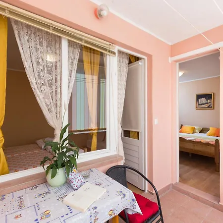 Apartment Lolo - Two Bedroom With Loggia And Street View