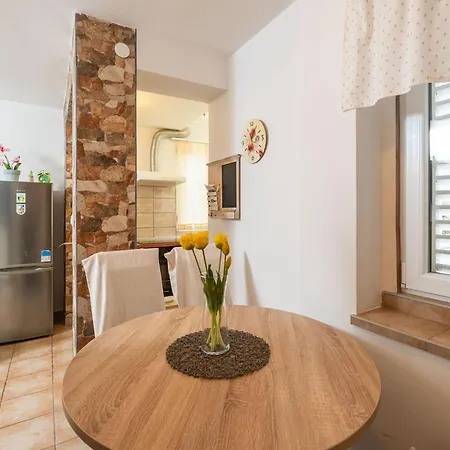 Lolo - Two Bedroom With Loggia And Street View * Dubrovnik