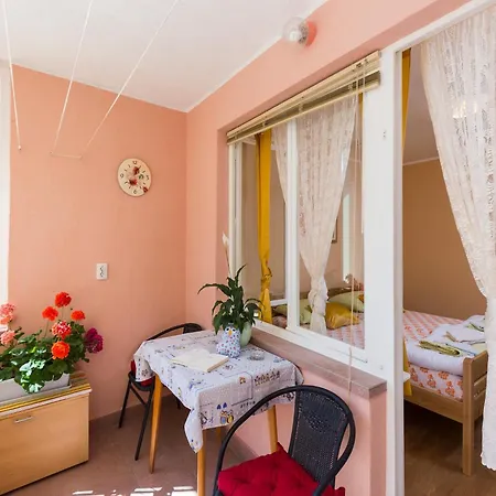 Lolo - Two Bedroom With Loggia And Street View