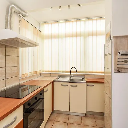 Lolo - Two Bedroom With Loggia And Street View *