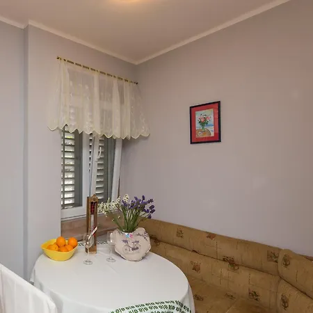 Lolo - Two Bedroom With Loggia And Street View * Dubrownik