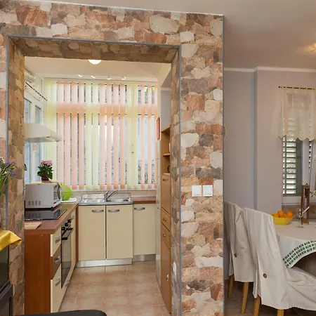 Lolo - Two Bedroom With Loggia And Street View *