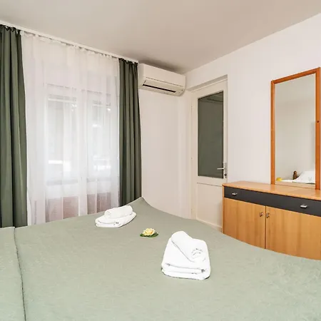 Lolo - Two Bedroom With Loggia And Street View