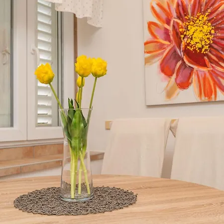 Appartement Lolo - Two Bedroom With Loggia And Street View