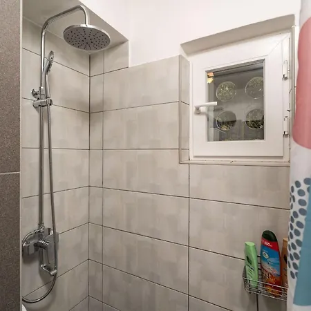 Lolo - Two Bedroom With Loggia And Street View * Dubrownik