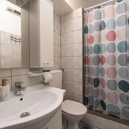 Apartment Lolo - Two Bedroom With Loggia And Street View