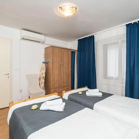 Lolo - Two Bedroom With Loggia And Street View * Dubrovnik