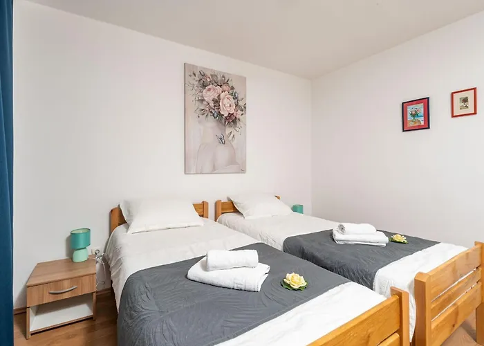 公寓 Lolo - Two Bedroom With Loggia And Street View