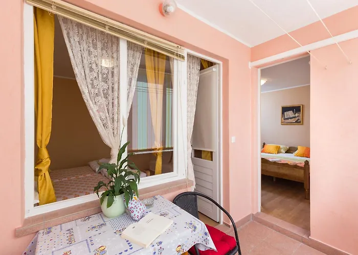 公寓 Lolo - Two Bedroom With Loggia And Street View