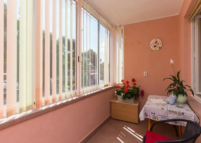 公寓 Lolo - Two Bedroom With Loggia And Street View *