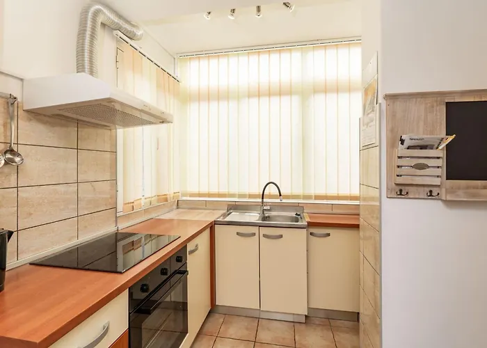 Lolo - Two Bedroom With Loggia And Street View *