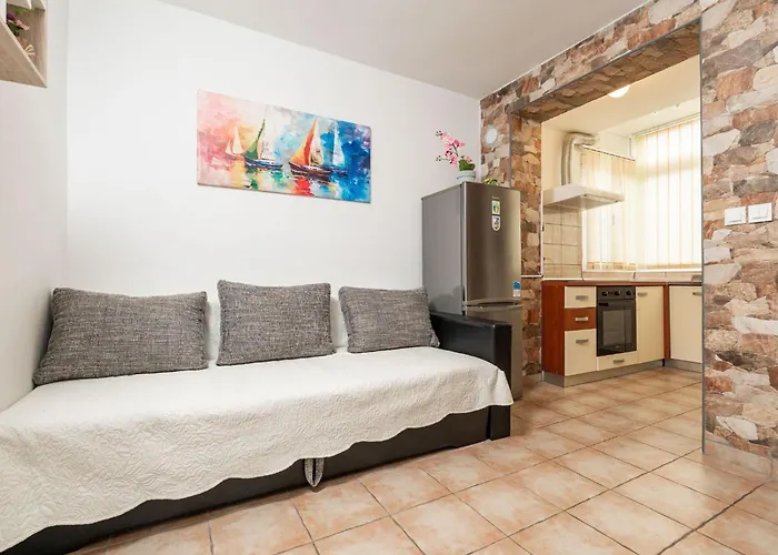 公寓 Lolo - Two Bedroom With Loggia And Street View