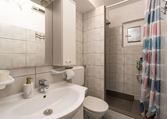 Lolo - Two Bedroom With Loggia And Street View דירה דוברובניק