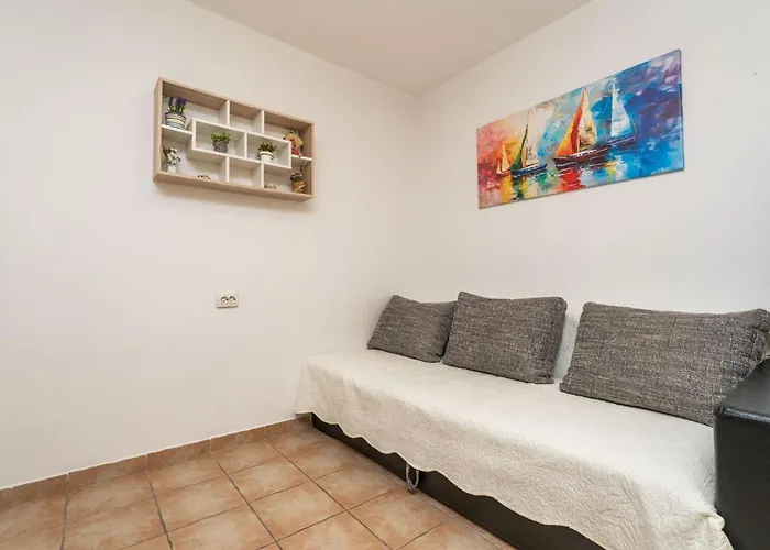 公寓 Lolo - Two Bedroom With Loggia And Street View