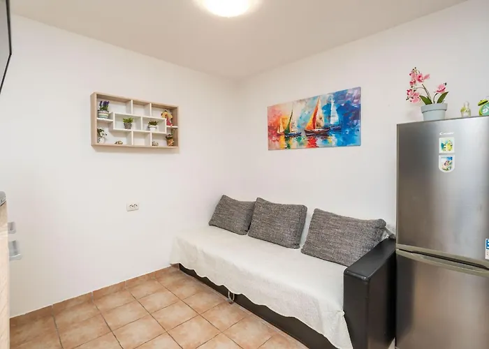 公寓 Lolo - Two Bedroom With Loggia And Street View *