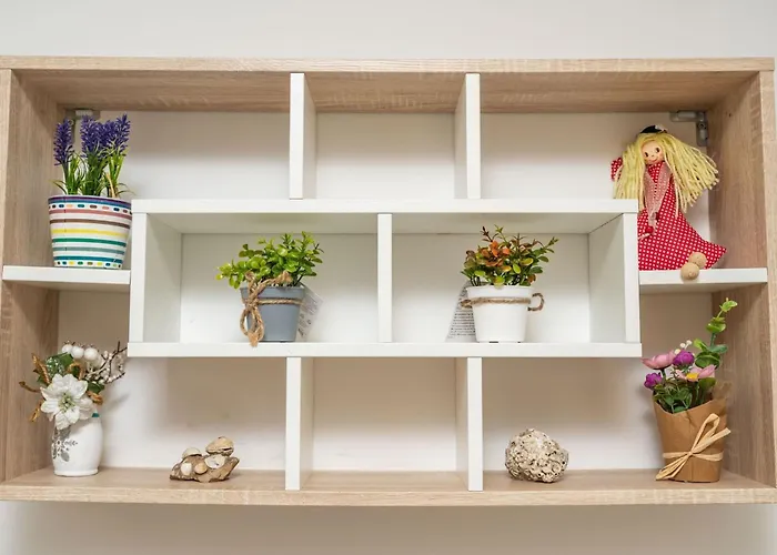 Lolo - Two Bedroom With Loggia And Street View דירה *