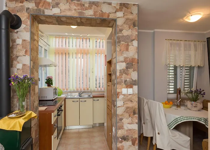 Lolo - Two Bedroom With Loggia And Street View *