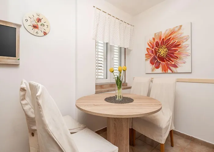 公寓 Lolo - Two Bedroom With Loggia And Street View *