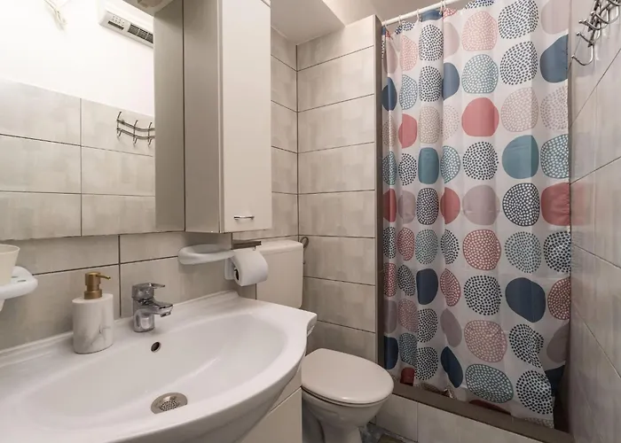 公寓 Lolo - Two Bedroom With Loggia And Street View