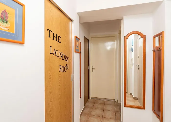 Lolo - Two Bedroom With Loggia And Street View *