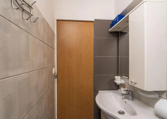 Lolo - Two Bedroom With Loggia And Street View דירה